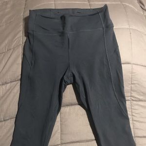 Lululemon in movement crop